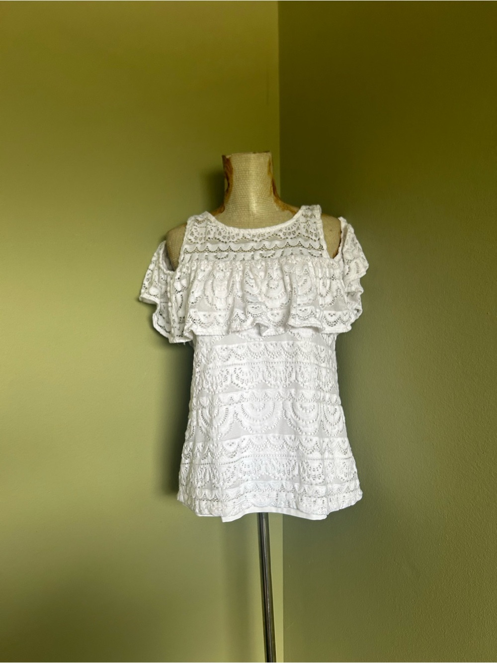 Lilly Pulitzer White Lace Cold-Shoulder Ruffle Top